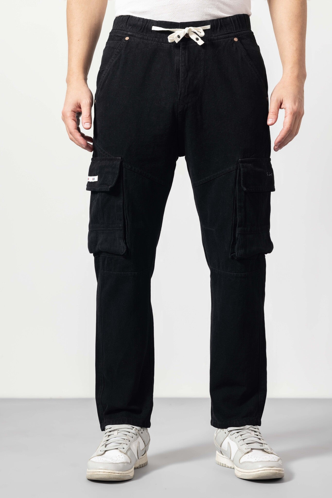 GSFDNM6PKTJAN026BLK.jpg Jet Black Straight-Fit Cargo Style Denim Jeans for Men - Image 1